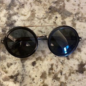 Black round Etro sunglasses